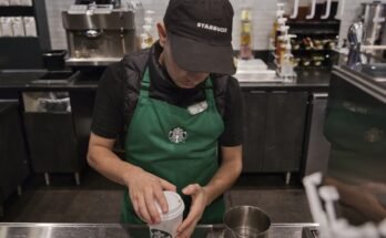 Starbucks sort du service de déguisement vert avant les gains