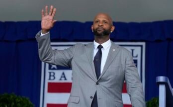 CC Sabathia a fait signe à la foule le week-end du Temple de la renommée.