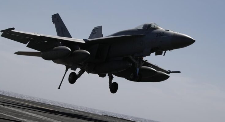 USS-Aircraft Company Nimitz visite les eaux sud-coréennes