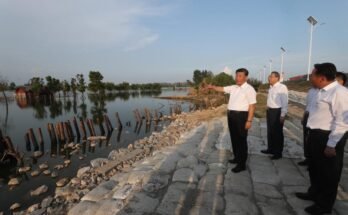 Xi Jinping inspecte un barrage