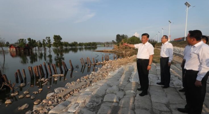 Xi Jinping inspecte un barrage