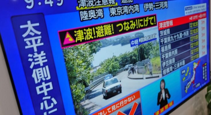 Tsunami -Warners au Japon et à Hawaï, après de puissants tremblements de terre frappés d'est de la Russie