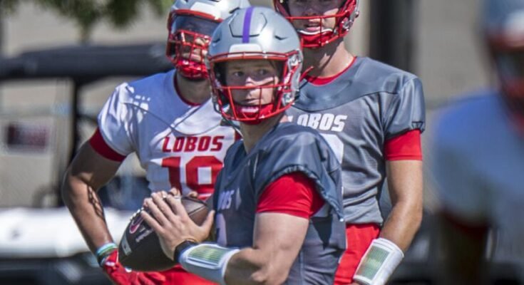 Notes de football de l'UNM: compétition de quart, les grands buts de James-Newby mettent en évidence le premier jour de camp