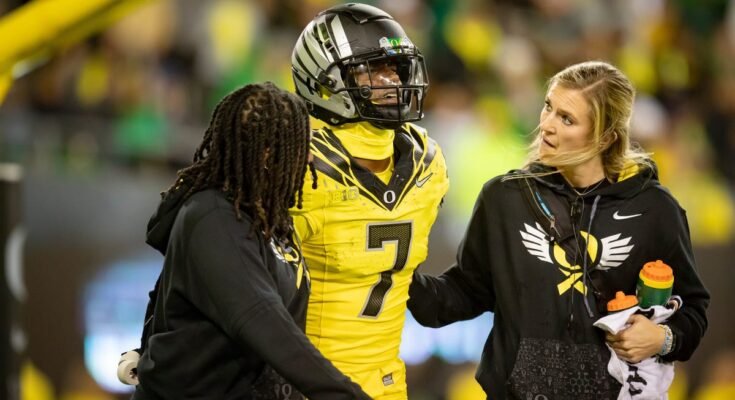 Les joueurs de l'Oregon Duck mettent l'accent sur le «prochain homme» après la blessure d'Evan Stewart