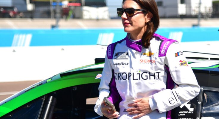Katherine Legge Wows NASCAR fans avec une meilleure coupe en carrière sur Brickyard 400