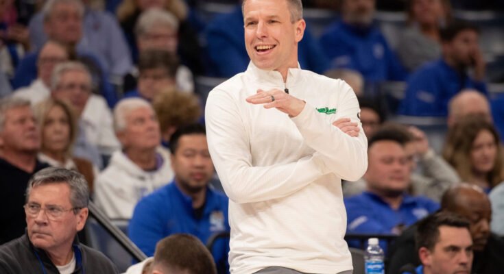La refonte de la liste n'a rien de nouveau pour les cerceaux masculins WVU -Trainer Ross Hodge