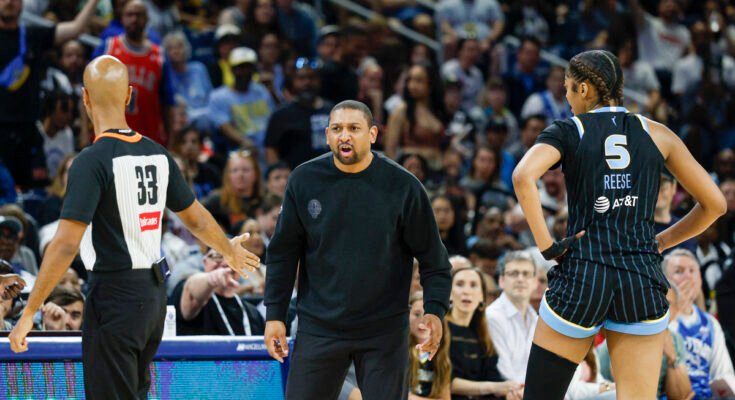 Chicago Sky Coach remet en question la WNBA après la perte de la fièvre de l'Indiana