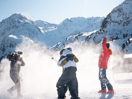 Quelle est l'invitation de l'arrière-pays? La dernière compétition de Freeskiing