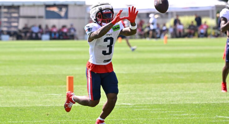 Demario Douglas des Patriots Prêt pour le rôle de 2025 en tant que fleurs Zay des Ravens