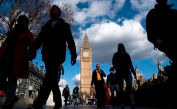 Le gouvernement britannique ne l'admet pas, mais les augmentations d'impôts arrivent