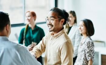 Les travailleurs de la génération Z vont à des événements IRL -Networking pour trouver des amitiés