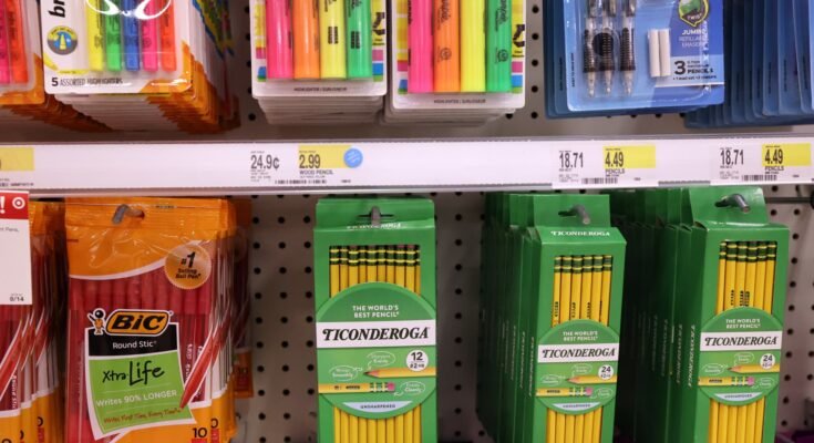 Les tarifs sont une ride à faire du shopping pour l'école. C'est pourquoi nous aimons ces 3 détaillants