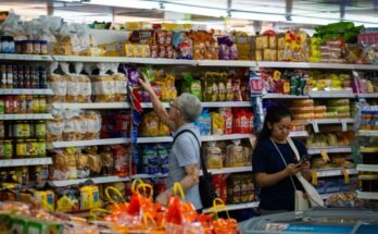 Plus de singapouriens en direct Vérification de salaire en direct sur le chèque de salaire