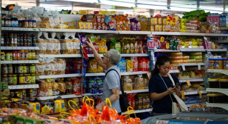 Plus de singapouriens en direct Vérification de salaire en direct sur le chèque de salaire