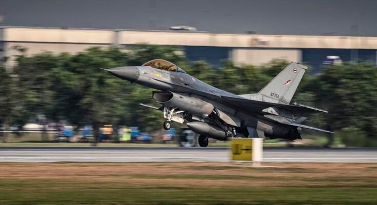 Bangkok, Thaïlande - 13 janvier 2018; F16 Military Flight Adming à l'aéroport de Donmeung