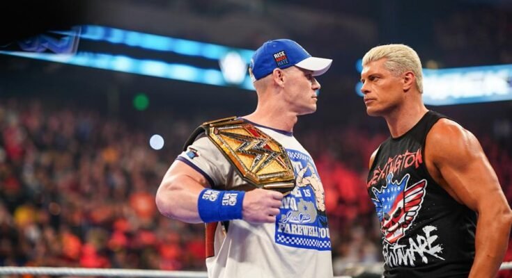 John Cena regarde Cody Rhodes