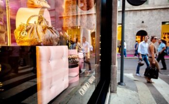 Affichage de la fenêtre Giorgio Armani - Milan, Italie
