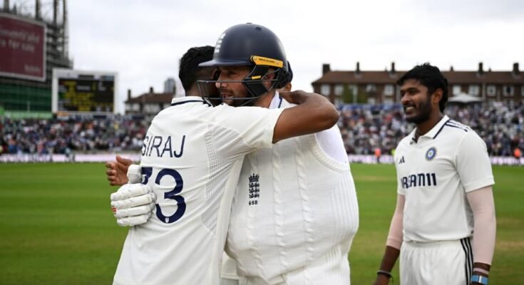 Mohammed Siraj console Chris Woakes d'Angleterre après le cinquième match d'essai à l'ovale.