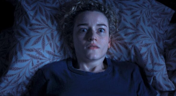 Julia Garner "Bras."