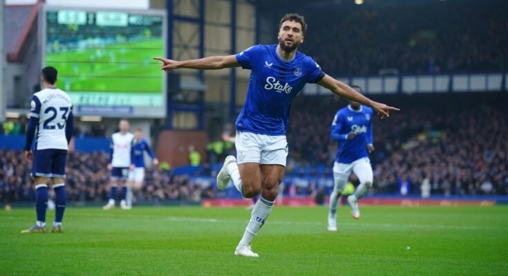 Transférer des rumeurs, nouvelles: Calvert-Lewin Fires Agent pour Man United Deal