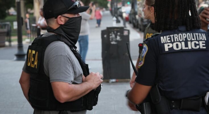 Les démocrates condamnent la prise de contrôle fédérale de DC (photos)