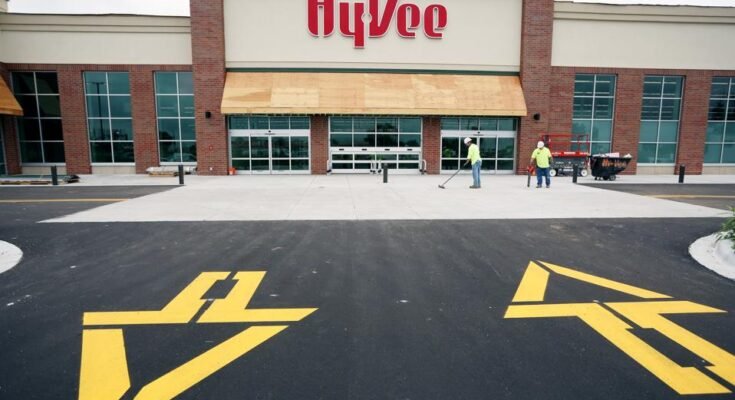 Le nouvel épicier Hy-Vee devrait ouvrir ses portes le jeudi 16 juillet 2015 à Oakdale MN. ) Jerry holt / jerry.holt@startribune.com