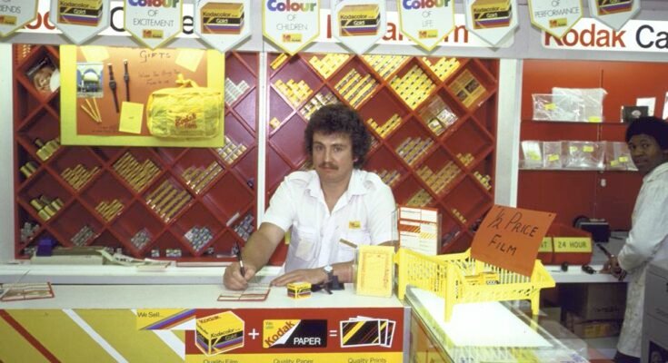 Un concessionnaire Kodak dans un centre commercial.