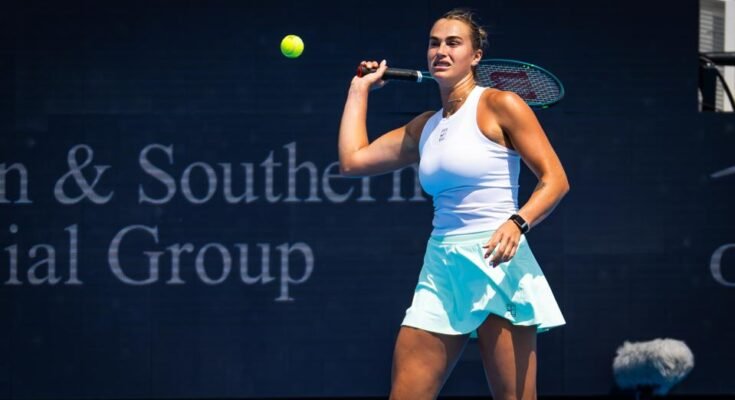 Aryna Sabalenka a l'air irritable lors de sa défaite ouverte de Cincinnati contre Elena Rybakina,