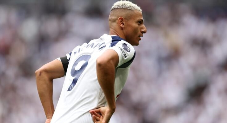 Richarlison fait sa fête typique de pigeon alors que les Spurs battent Burnley.