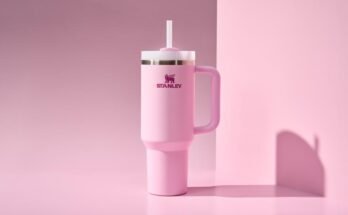 Stanley_quencher h2.0 Flowstate ™ tumbler_1.2l_cherry blossom_lifestyle_16x9_1