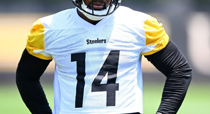 Kenneth Gainwell # 14 de Pittsburgh Steelers en action sous Miniicamp au complexe sportif UPMC Rooney le 11 juin 2025 à Pittsburgh, en Pennsylvanie.
