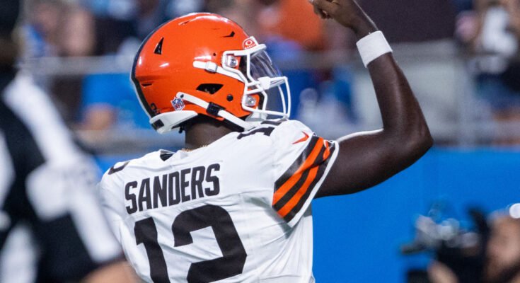 Skyeseur Sanders Sparks QB Buzz après l'interaction virale avec Myles Garrett