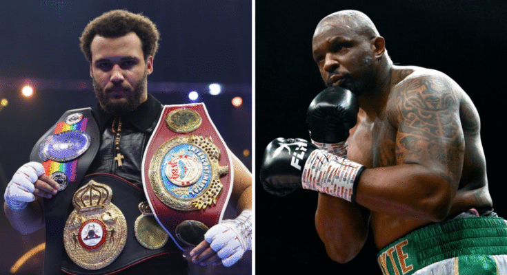 Moses Itauma tient ses poids lourds intercontinentaux WBO, ses titres de poids lourd WBA International et Commonwealth et Dillian Whyte portant des gants de boxe et en tenant la main