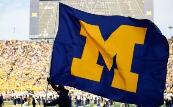 Connor Stalions a jeté le téléphone dans le barrage pour éviter l'examen de la NCAA