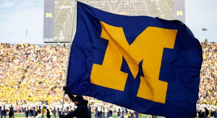 Connor Stalions a jeté le téléphone dans le barrage pour éviter l'examen de la NCAA