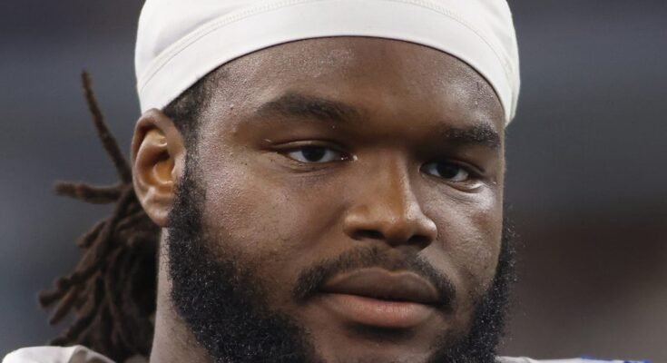 Mazi Smith des Cowboys qui s'adapte au programme d'Eberflus