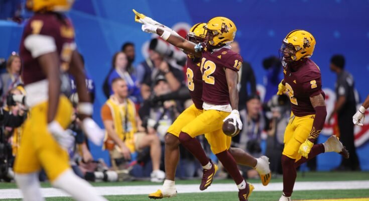 Stadiums de football universitaire classés par Google, Yelp, TripAdvisor Reviews