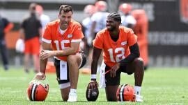 Faire tomber le combat QB des Browns, ainsi que les pires transactions de la NFL de ce siècle et classe les 10 meilleurs coins