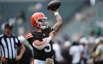 Le quart-arrière de Cleveland Browns, Dillon Gabriel, a joué ses premiers snaps de pré-saison samedi. (AP Photo / Matt Rourke)