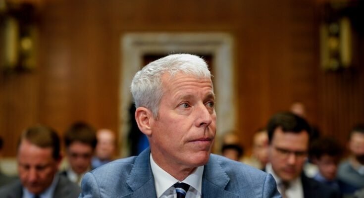 Le secrétaire aux États-Unis de l'énergie Chris Wright lors d'une audition de l'énergie du Sénat et des ressources naturelles.