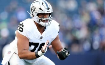 Seattle, Washington - 7 août: Caleb Rogers # 76 par Las Vegas Raiders se réchauffe avant le match de la NFL Preseason 2025 entre Las Vegas Raiders et Seattle Seahawks à Lumen Field le 7 août 2025 à Seattle, Washington. (Photo de Steph Chambers / Getty Images)