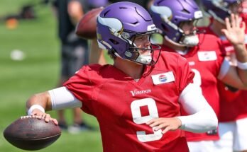 Patriots-Vikings Practice conjoint PRATIQUES PRÉSENTATIONS: JJ McCarthy le frappe; Drake Maye pendant la dureté contre Brian Flores