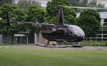 James Vowles est qualifié pour piloter un hélicoptère Robinson R-66 Turbin