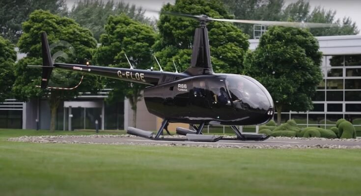 James Vowles est qualifié pour piloter un hélicoptère Robinson R-66 Turbin