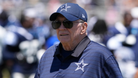 Jerry Jones de Cowboys n'a pas parlé à Micah Parsons depuis la demande de commerce, pas sûr de jouer à la semaine 1