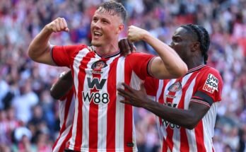 Réaction exagérée de la Premier League: Sunderland pour rester debout, Liverpool ne gagne pas le titre et les Spurs augmentent