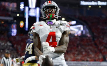 CBS Sports Presason All-America Team, joueur de l'année; Browns 'Shedur Sanders blessé