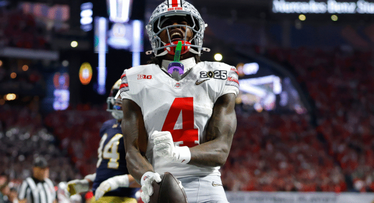 CBS Sports Presason All-America Team, joueur de l'année; Browns 'Shedur Sanders blessé